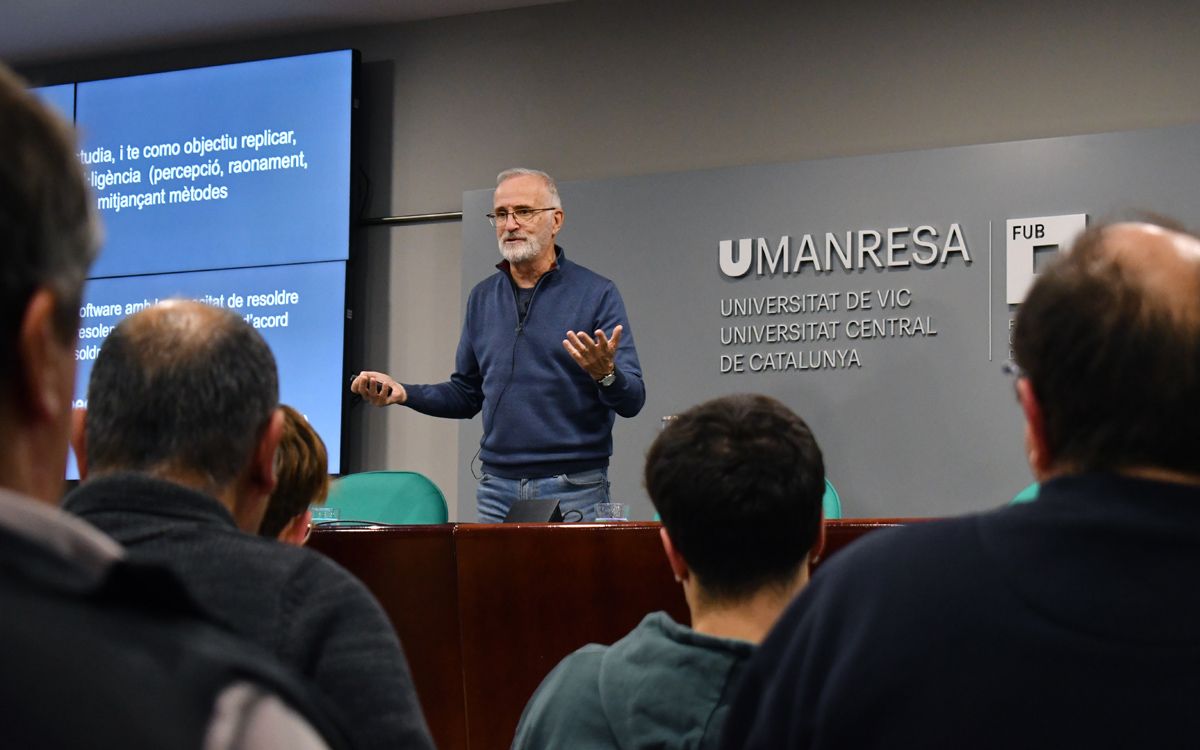 Ramon López de Mántaras durant la conferència a UManresa