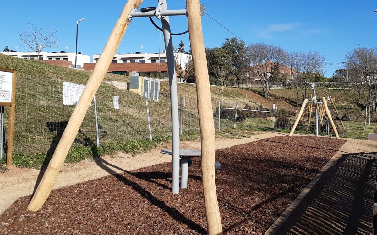 Nova tirolina al parc de la Font de la Tolega a les Brucardes