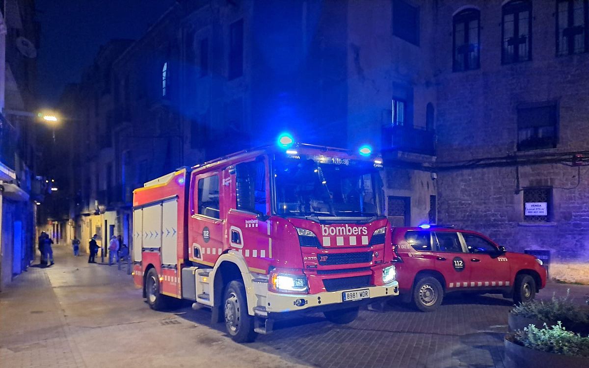 Vehicles dels Bombers estacionats a la plaça Immaculada de Manresa