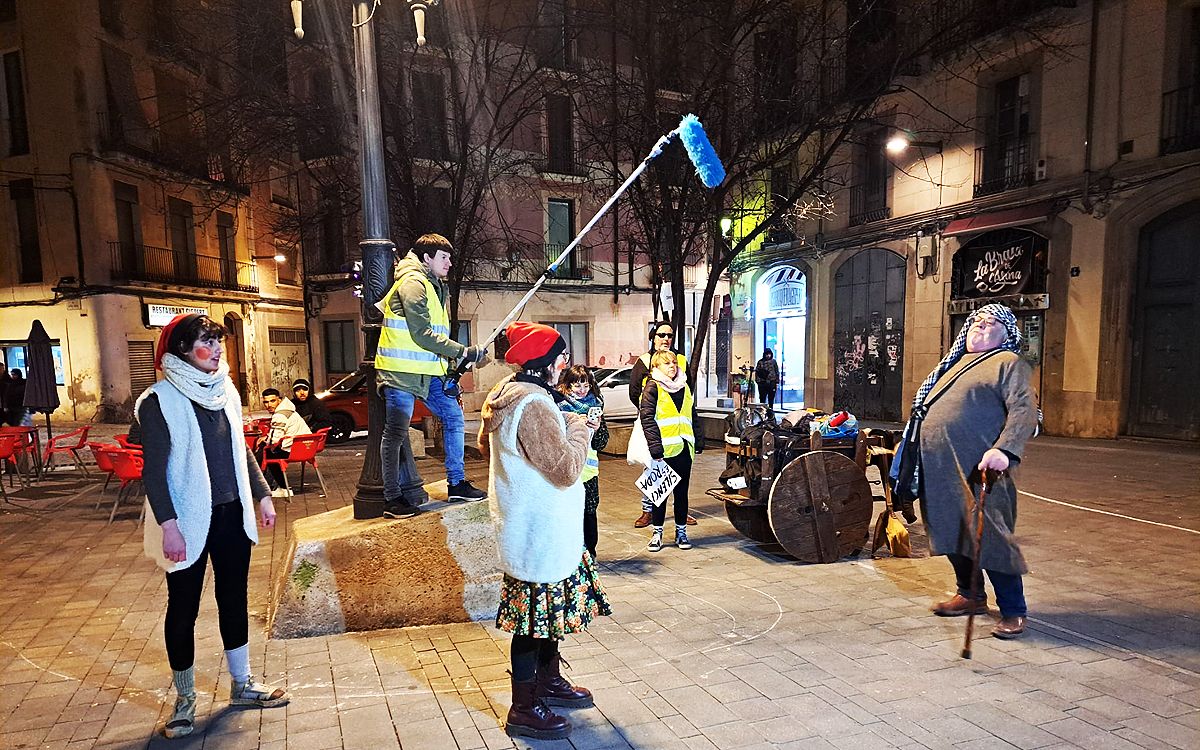 El Lluquet, en Rovelló i en Jeremies durant el rodatge d'«Els Pastorets» a la plaça Gispert