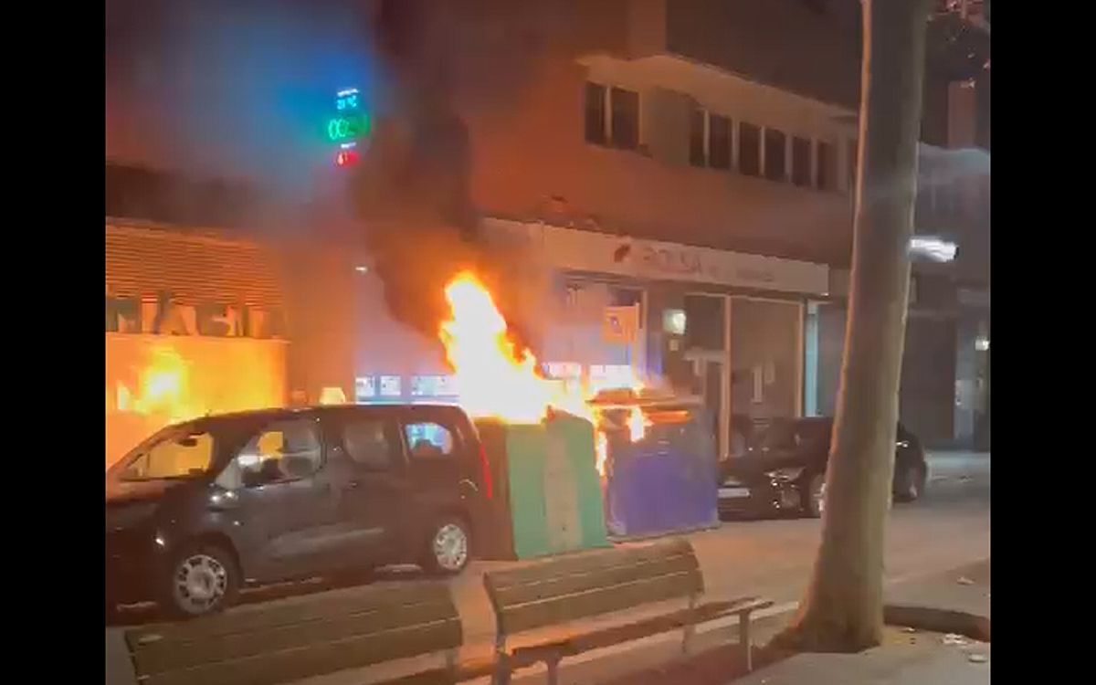 Incendi als dos contenidors del passeig Pere III de Manresa