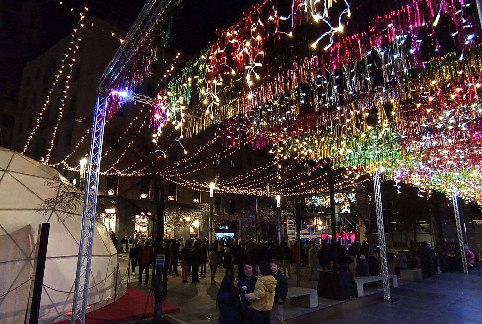 La Plaça de Nadal de Manresa durant un dia d'aquestes festes