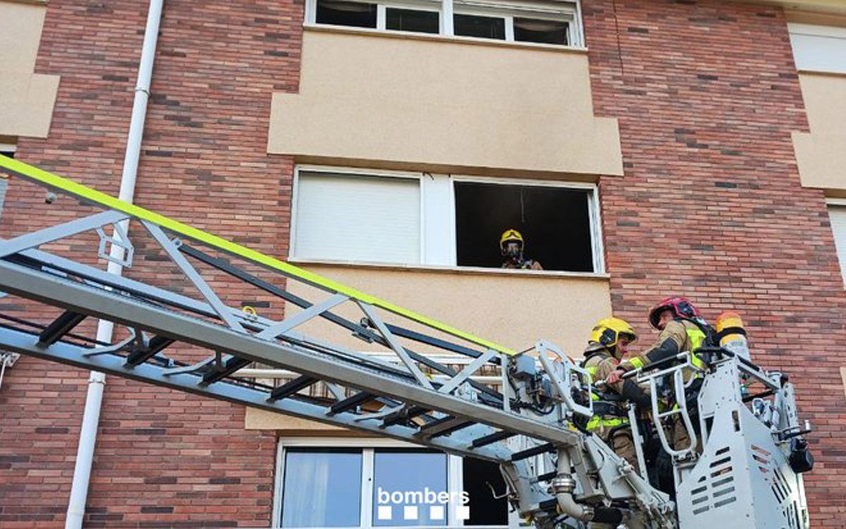 Els Bombers actuant a l'immoble de Súria