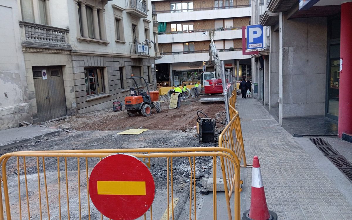 Obres al carrer Cardenal Lluch de Manresa