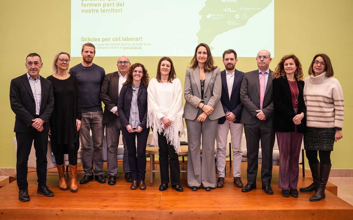 Representants de les institucions que seran beneficiàries de l'Arrodoniment Solidari de Condis