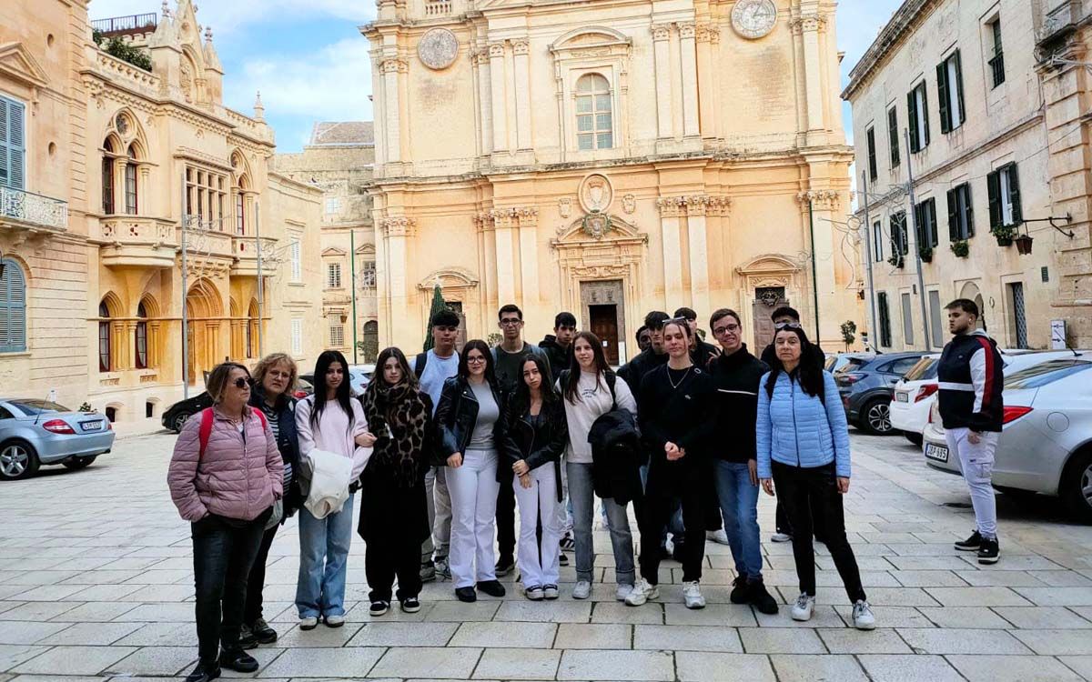 Alumnes i professors de l'Institut Lacetània a Malta