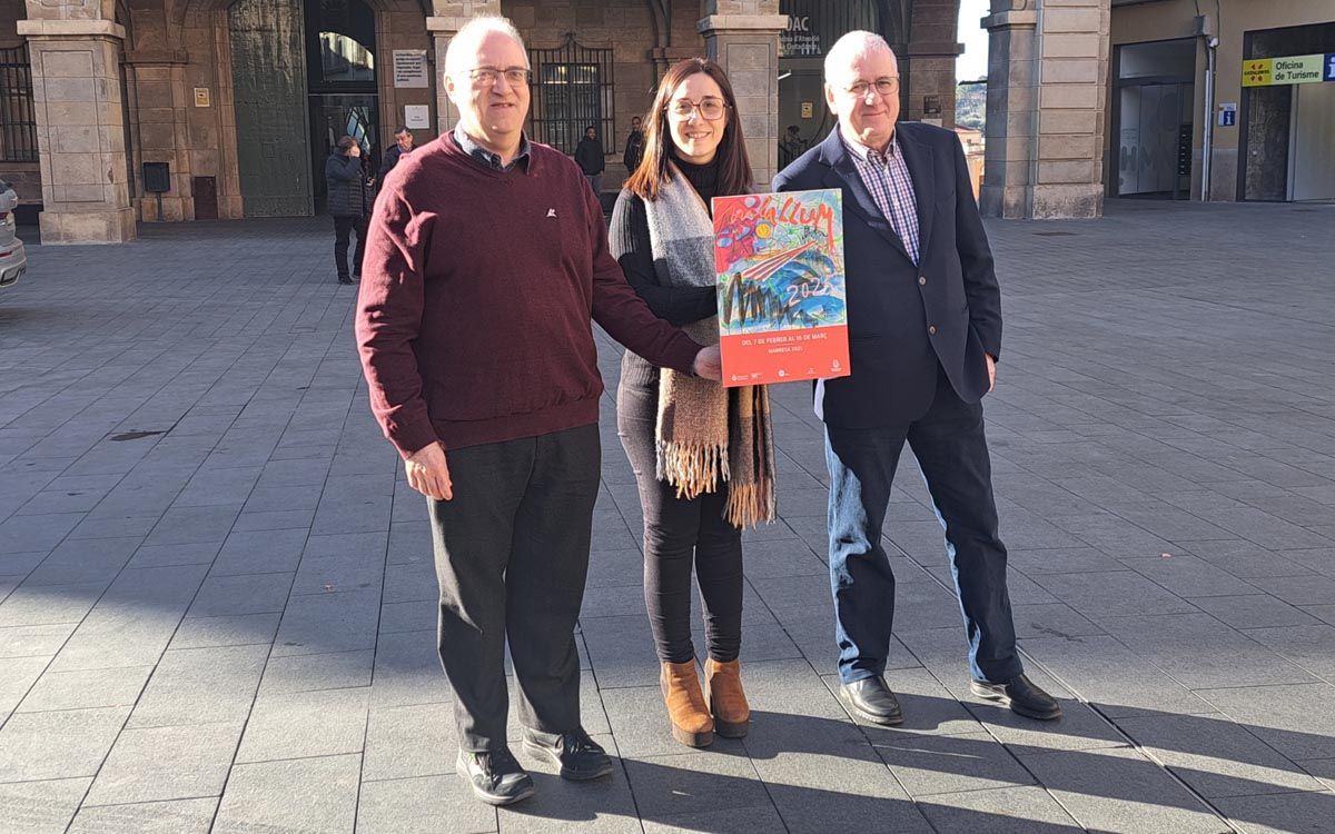 Jesús Sagués, Tània Infante i Jordi Roy amb el cartell de la Festa de la Llum