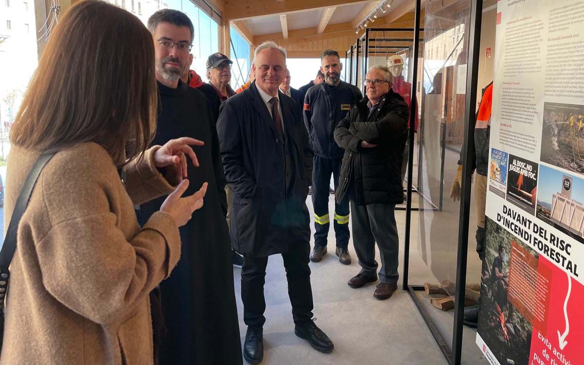 Inauguració de l'exposició sobre els 40 anys dels Bombers a Montserrat