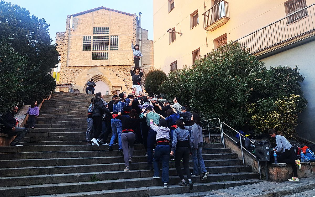 Assaig dels Tirallongues a les escales del Carme de Manresa