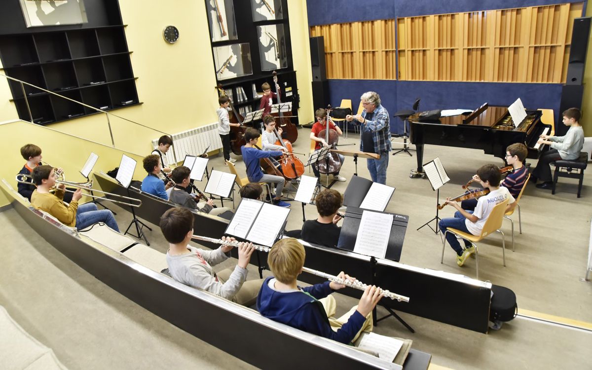 Classe de música d'alumnes de l'Escolania de Montserrat