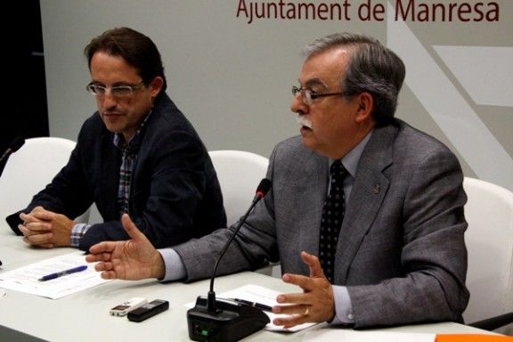 El portaveu, Toni Llobet, i el regidor d'Hisenda, Josep Maria Sala, expliquen els números de l'Ajuntament.