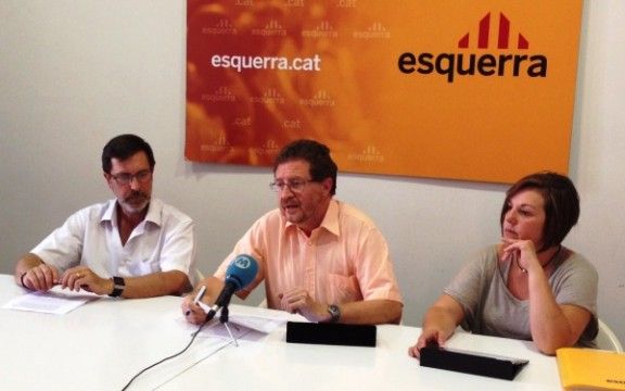 Els tres regidors del grup municipal d'ERC a l'Ajuntament de Manresa durant la roda de premsa.