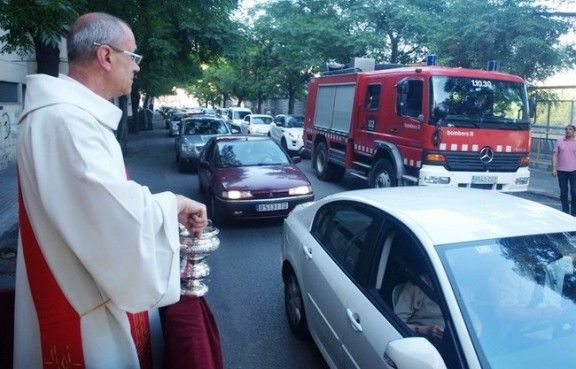 Més de 1.800 vehicles han estat beneïts per Sant Cristòfol a Manresa.