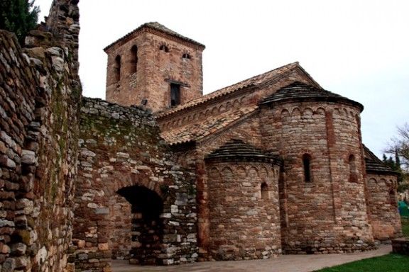 Pert posterior de l'església de Castellnou de Bages