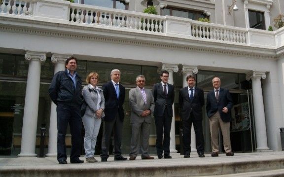 Representants de les empreses col·laboradores amb el gerent de MEES, Valentí Oviedo.