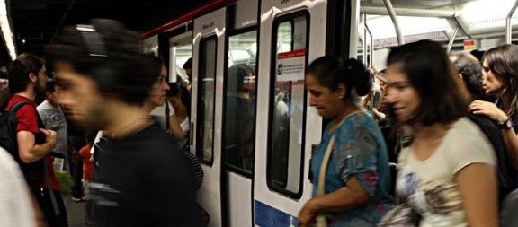Metro a Plaça Catalunya, aquest dilluns 17 de setembre al matí