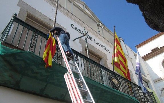 Substitueixen la bandera espanyola de Sant Pol de Mar per una estelada.