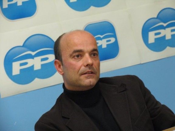 El candidat del PP, Xavier Javaloyes, a la seu del partit.