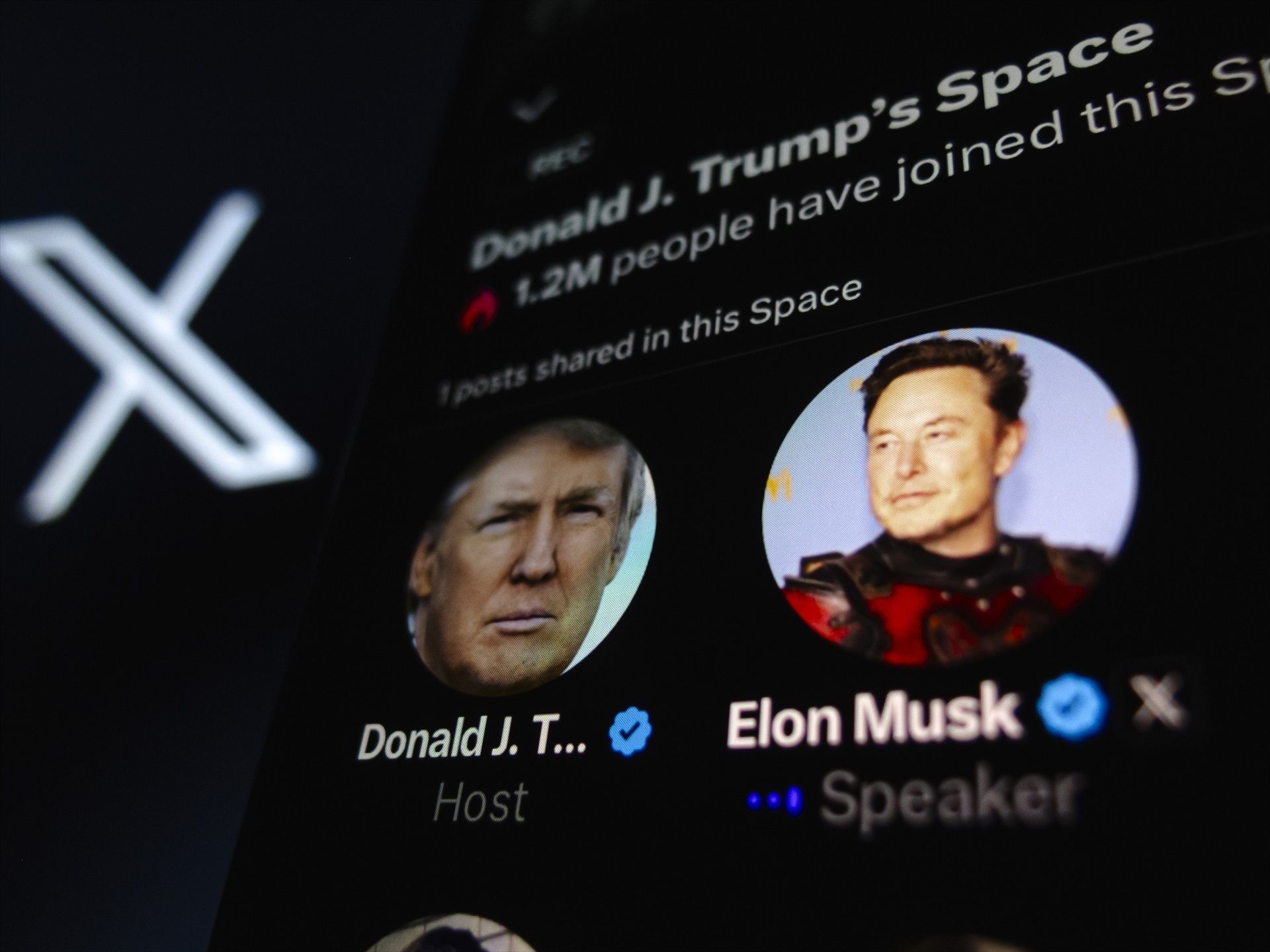 Donald Trump i Elon Musk, a X