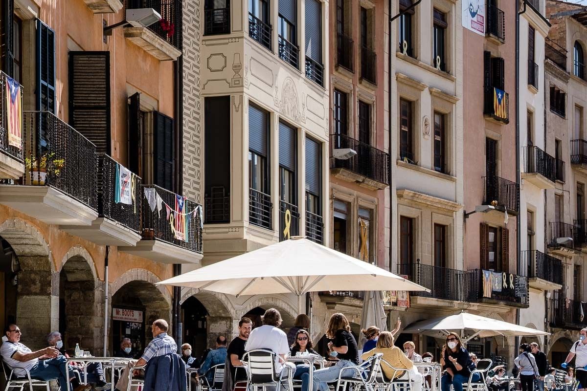 Imatge d'habitatges a la plaça Major de Vic