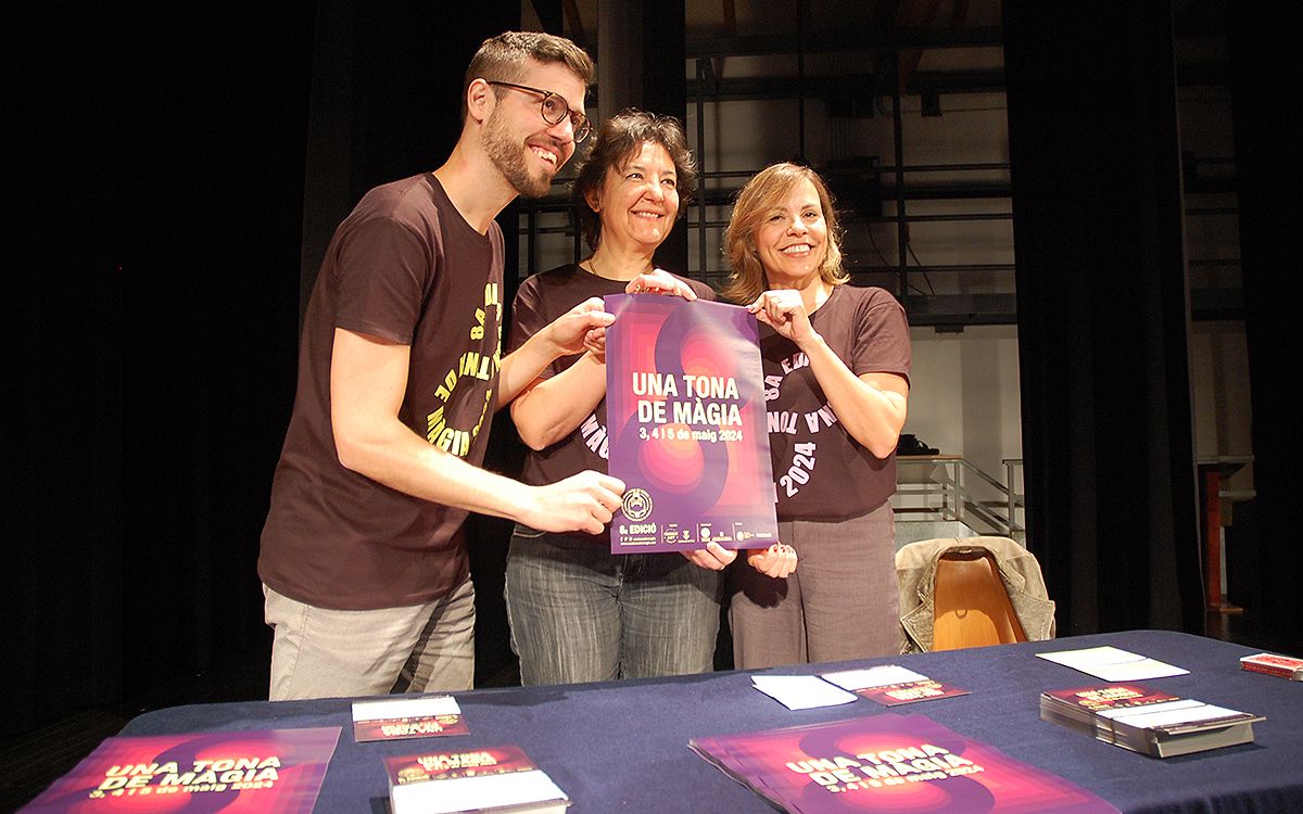 Jordi Pota, Judit Sardà i Txell Sust han presentat la vuitena edició del Festival Internacional de Màgia de Tona.