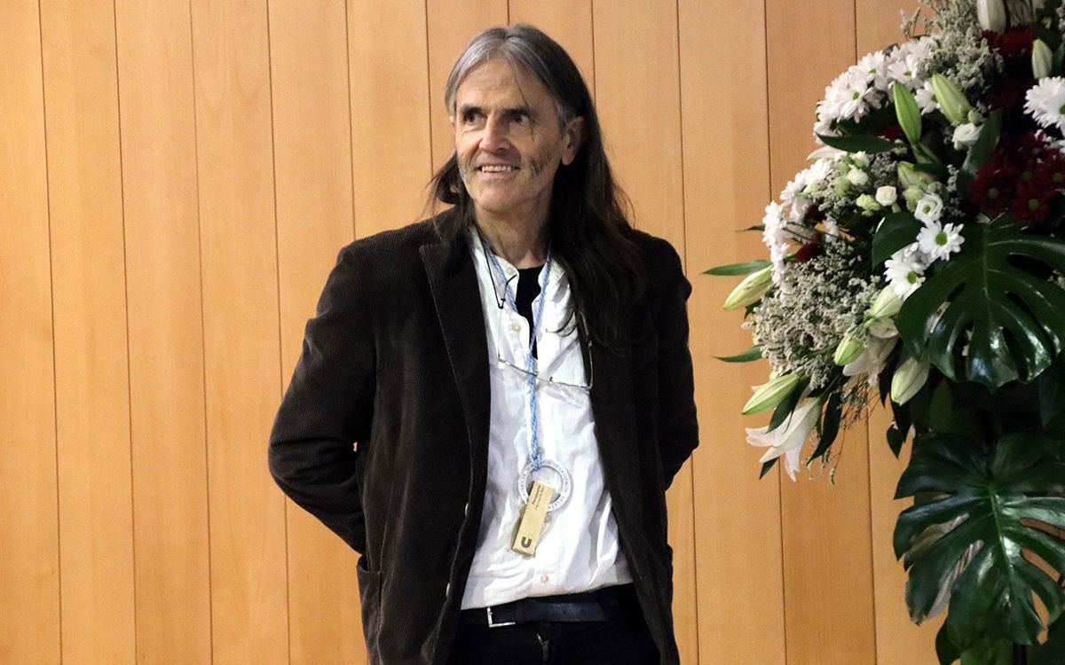 L'artista i poeta Perejaume durant la cerimònia que l'ha investit doctor honoris causa de la UVic-UCC.