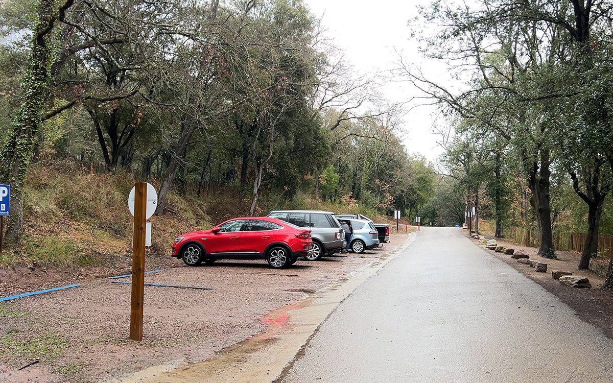L'aparcament de l'àrea d'esplai del pantà de Sau el passat 9 de març, dia d'inici de les restriccions d'accés a la zona.