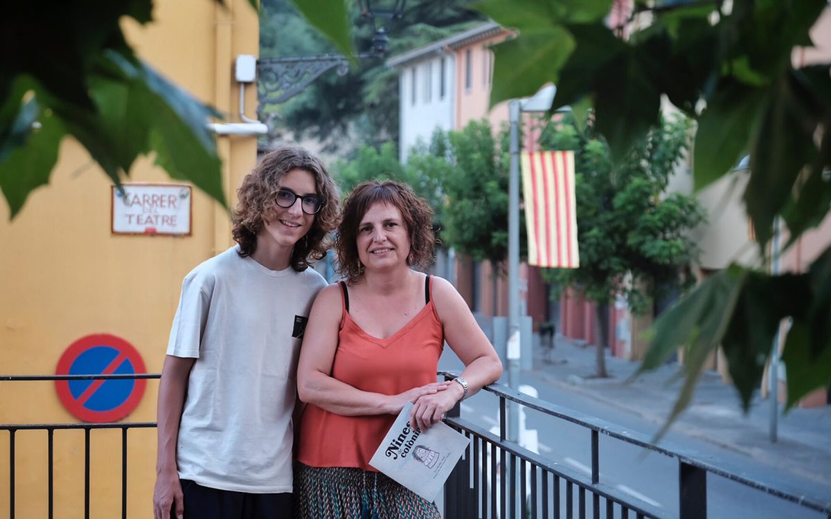 Martí Sunyer, artífex de les il·lustracions, i Eva Alcalà, autora del conte 'Nines de colònia'.