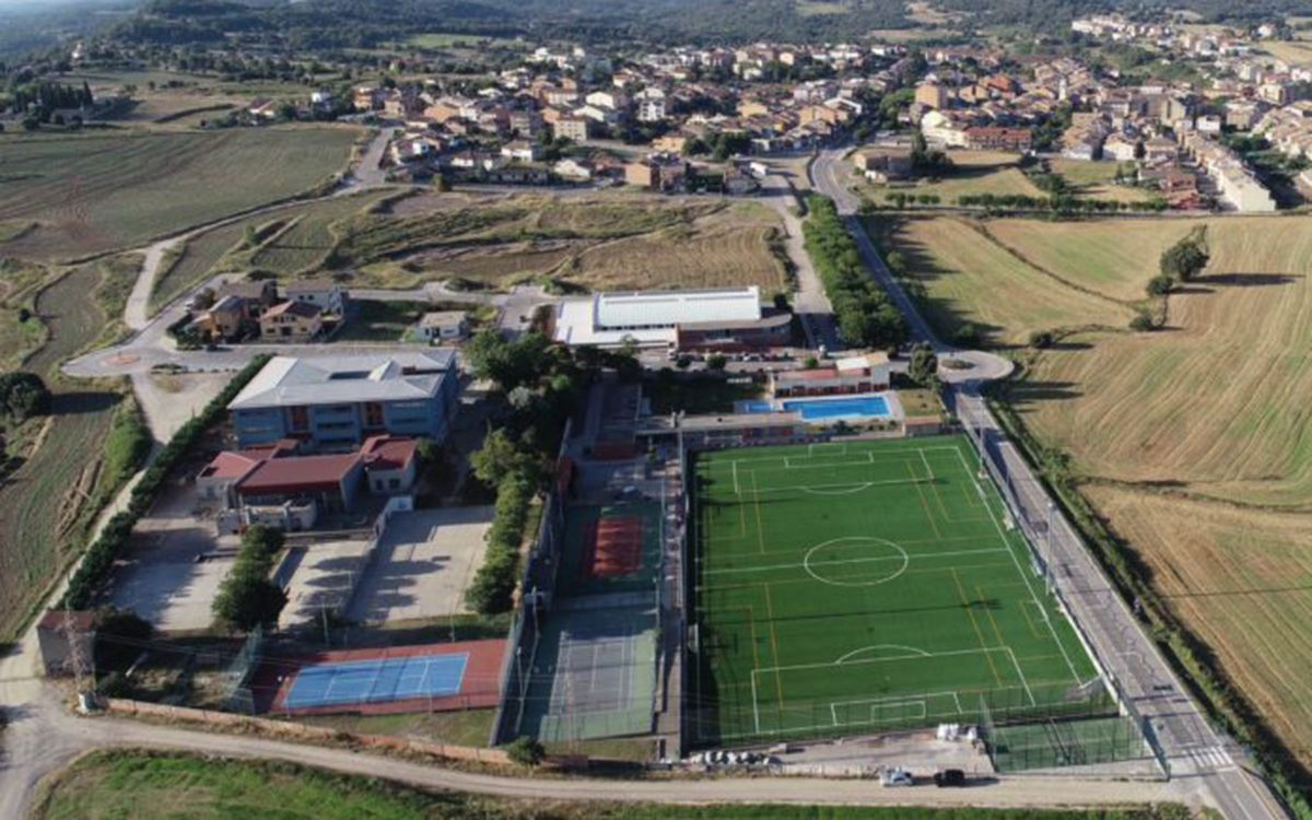 Vista general del camp de futbol municipal de Prats de Lluçanès.