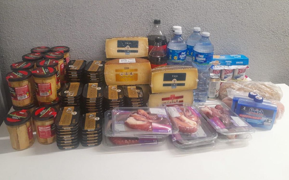 Els productes robats que la policia de Torelló ha recuperat.