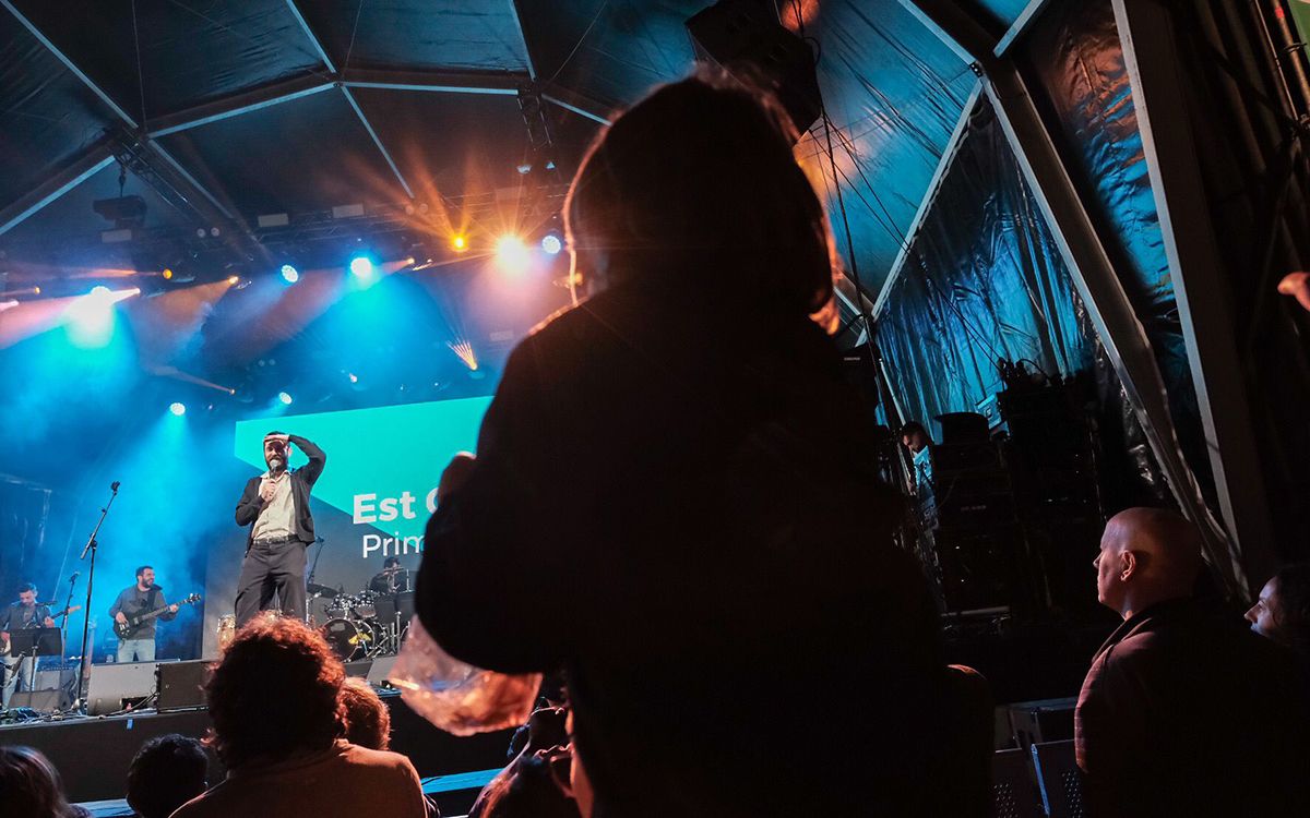 Concert de l'EMVIC a la plaça Major dins del MMVV 2024 per celebrar els 180 anys de la institució.