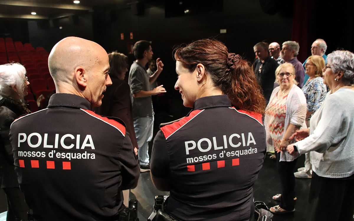 'Seguretat en escena' és una obra de teatre ideada pels Mossos d'Esquadra amb la Comissió de Persones Grans de Vic.