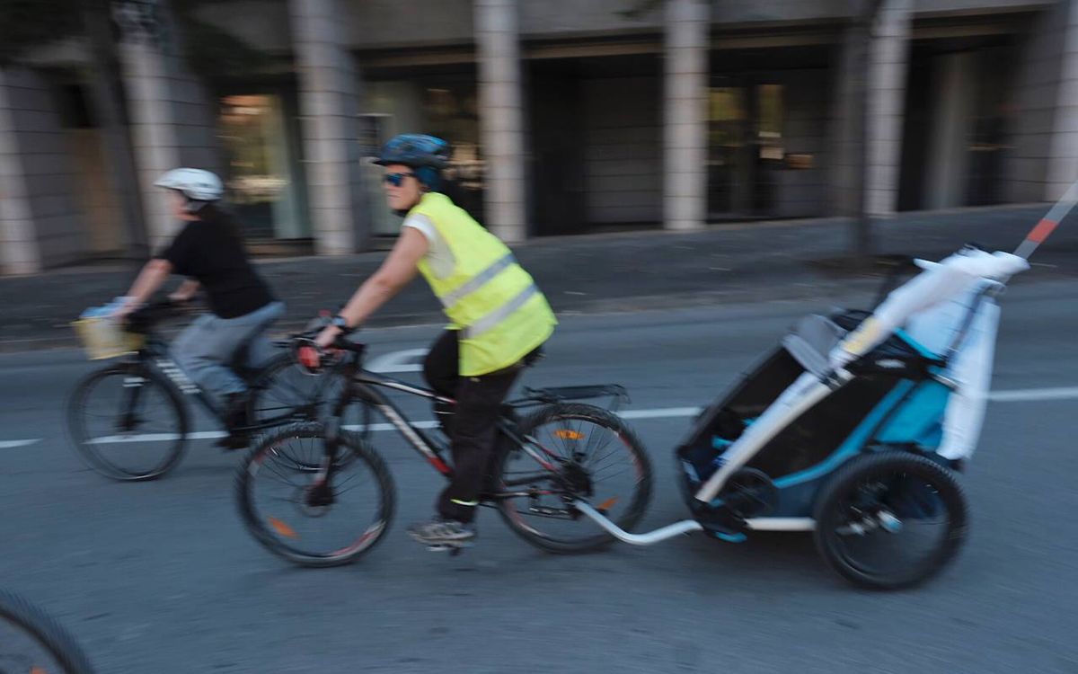 Mais de cem pessoas se mobilizam em Vic para exigir a execução da ciclovia Millennium-Sagrada Família-Olympia.