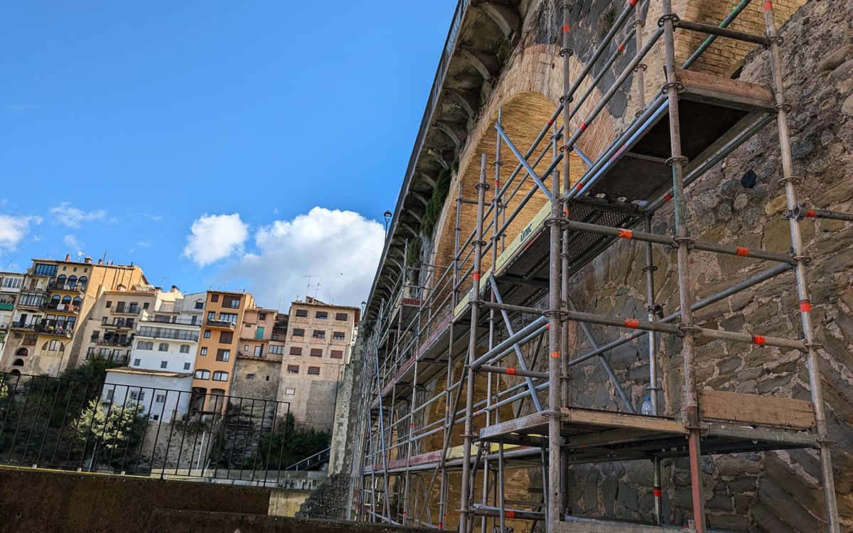 Obres de rehabilitació del Pont Vell de Roda de Ter.