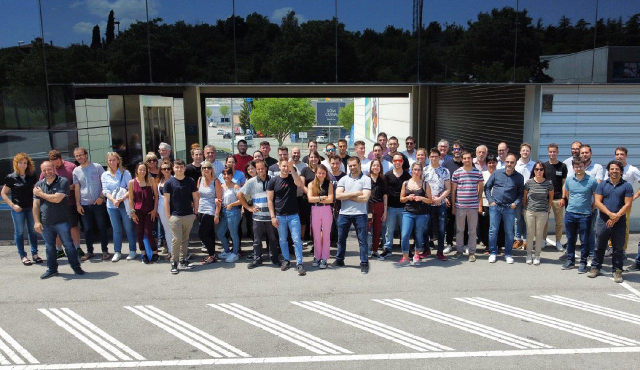 L'equip al complet d'Isern Electrodomèstics, empresa guardonada amb el Premi Nacional del Comerç.