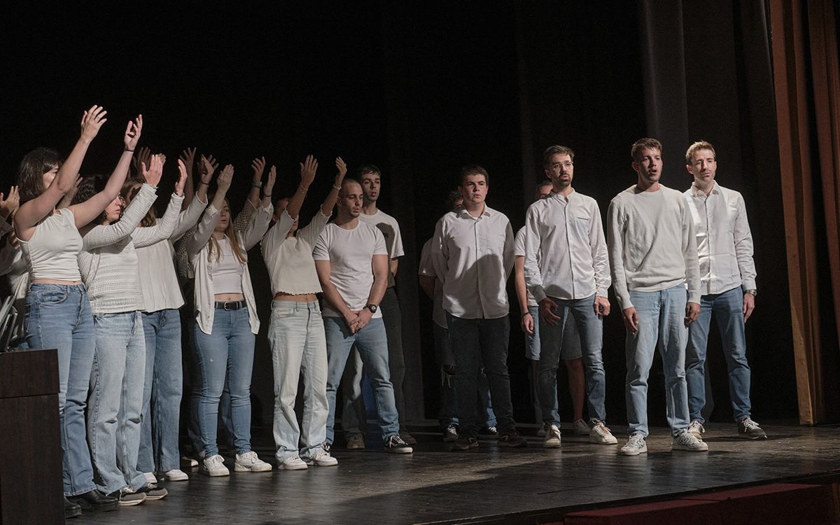 Concert de la Coral Lloriana Jove al Teatre de Borgonyà.