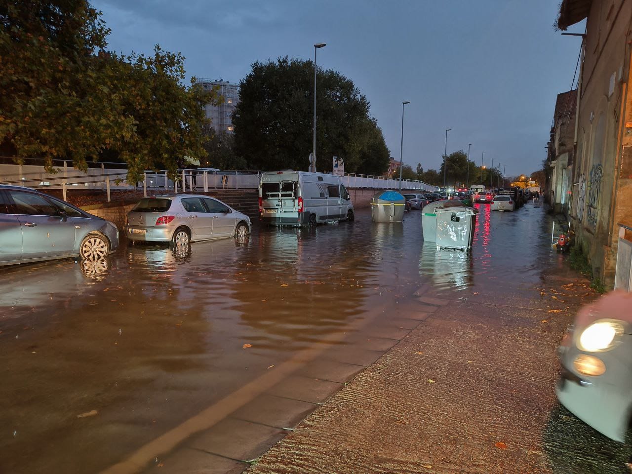 Petites inundacions a Vic, prop de la Fira