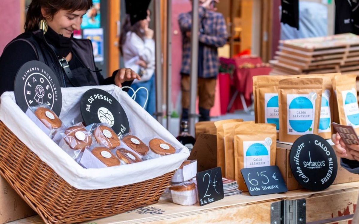 Parada de Fet a Osona al Mercat setmanal de la plaça Major de Vic.