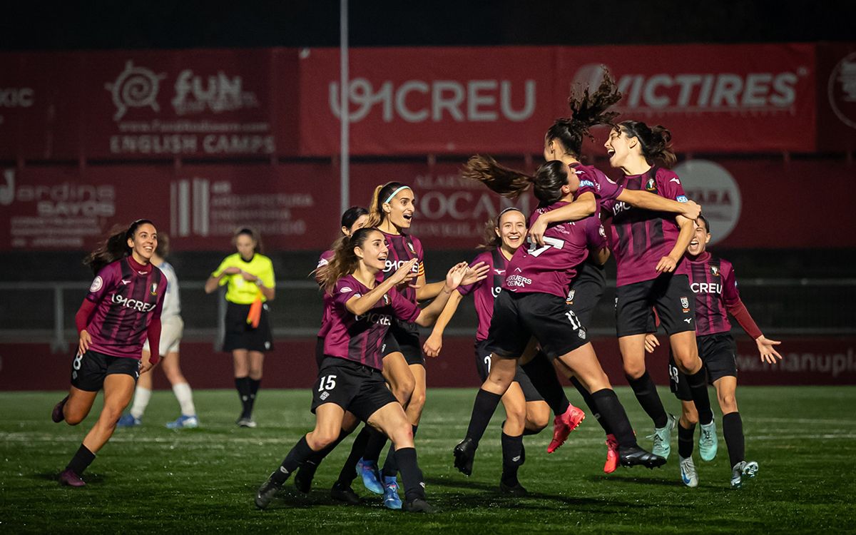 Celebració de les jugadores del Vic Riuprimer després d'aconseguir el bitllet per a les semifinals de la Copa Catalunya.