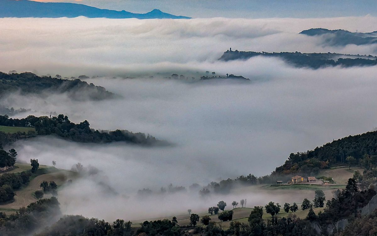 Un mar de boira, fotografiat des de Sant Bartomeu del Grau la tardor del 2024.