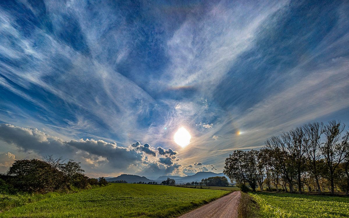 Espectacular halo solar des de Malla captat durant la tardor d'aquest 2024.