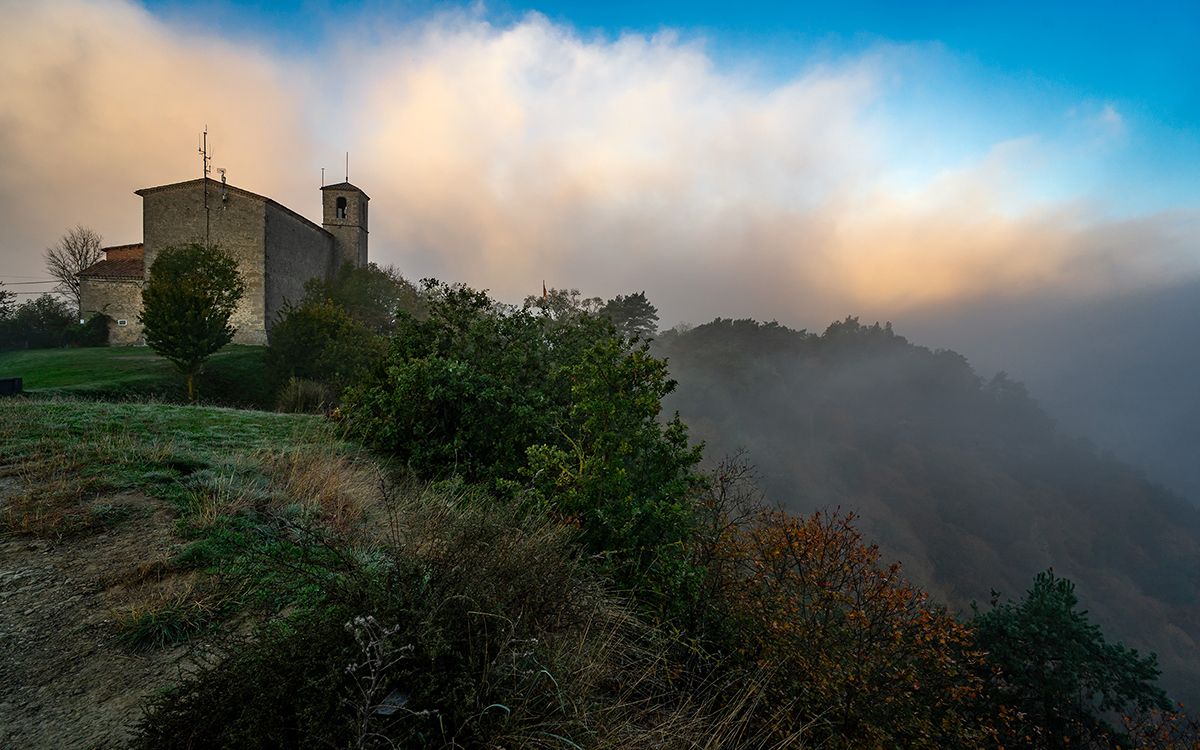 La boira envolta el Santuari dels Munts: octubre del 2024.