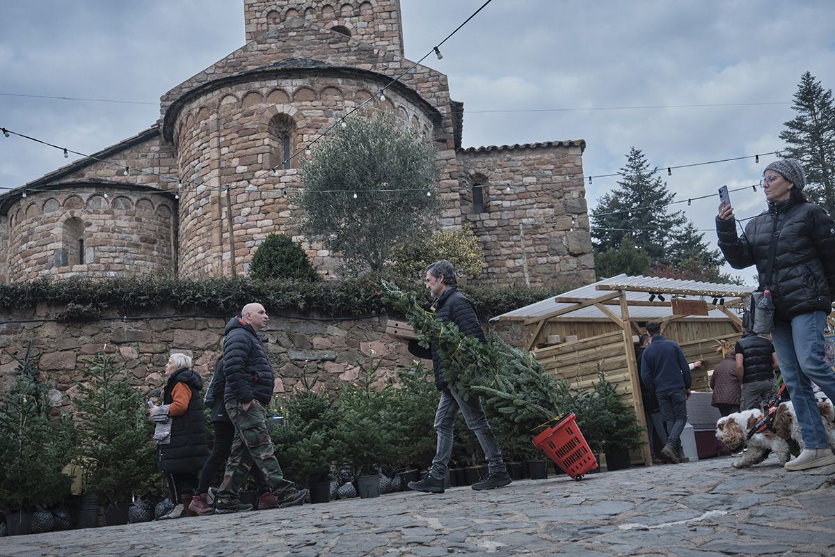 La Fira de l'Avet d'Espinelves, un dels esdeveniments més mítics de Nadal a Catalunya, se celebra del 30 de novembre al 8 de desembre.