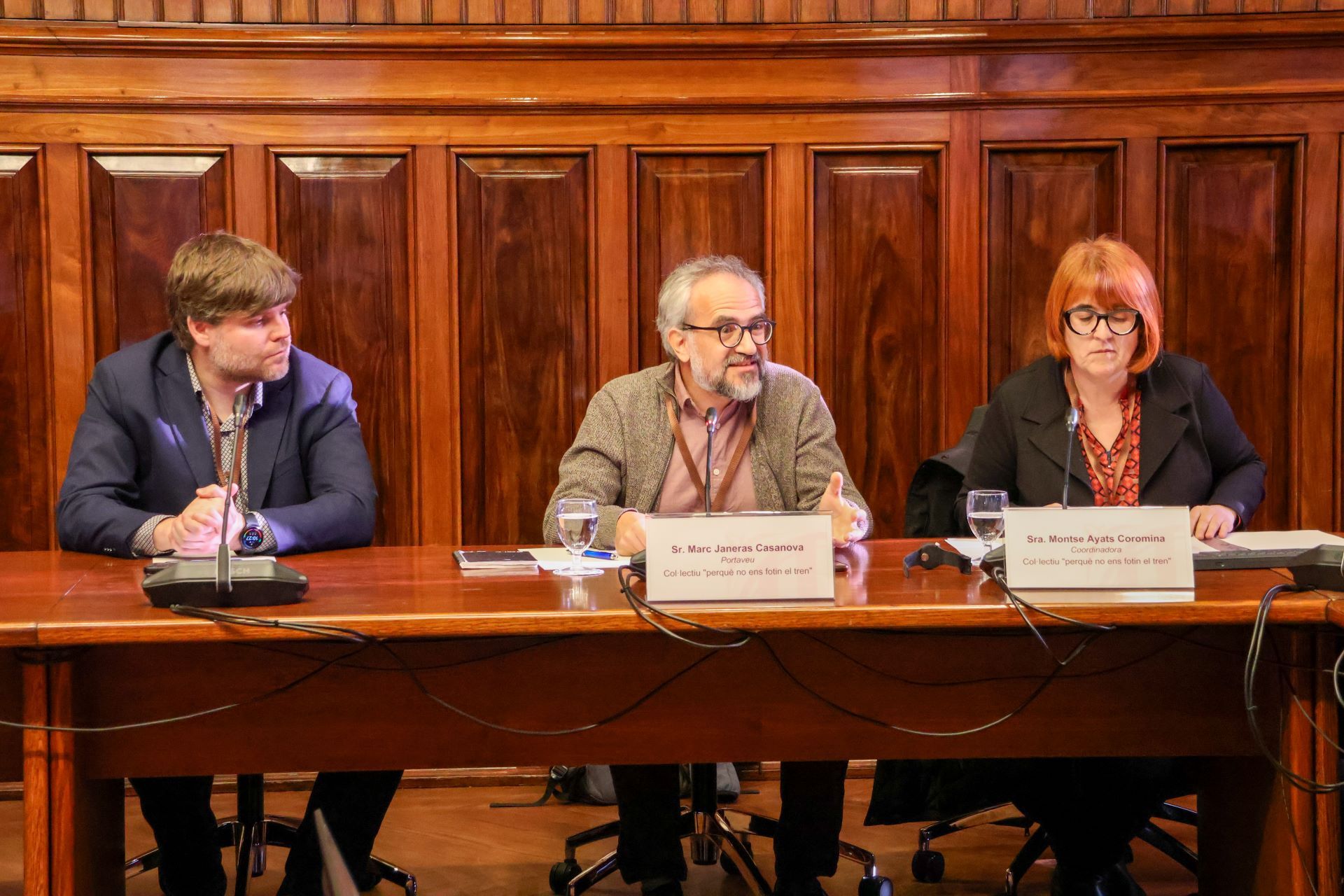 Intervenció Montse Ayats, portaveu de la plataforma d'usuaris de l'R3 Perquè no ens fotin el tren al Parlament. 