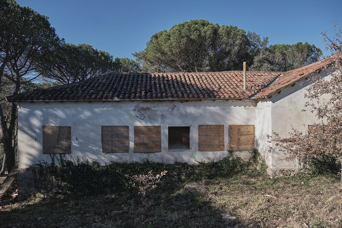 Veïns i veïnes de Sant Romà de Sau obren les portes de les cases que han ocupat i rehabilitat.