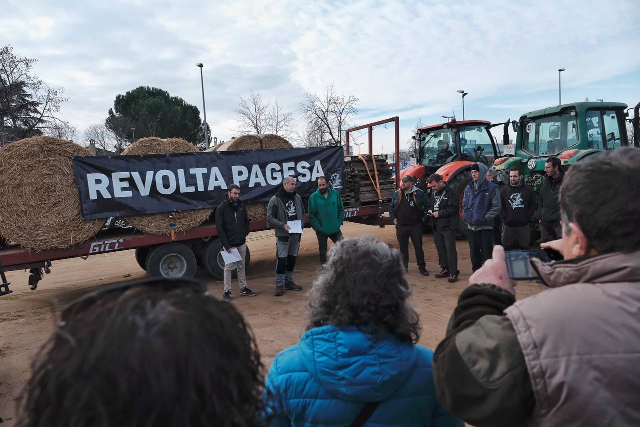 Pagesos concentrats a Vic per valorar l'acord amb el Govern.