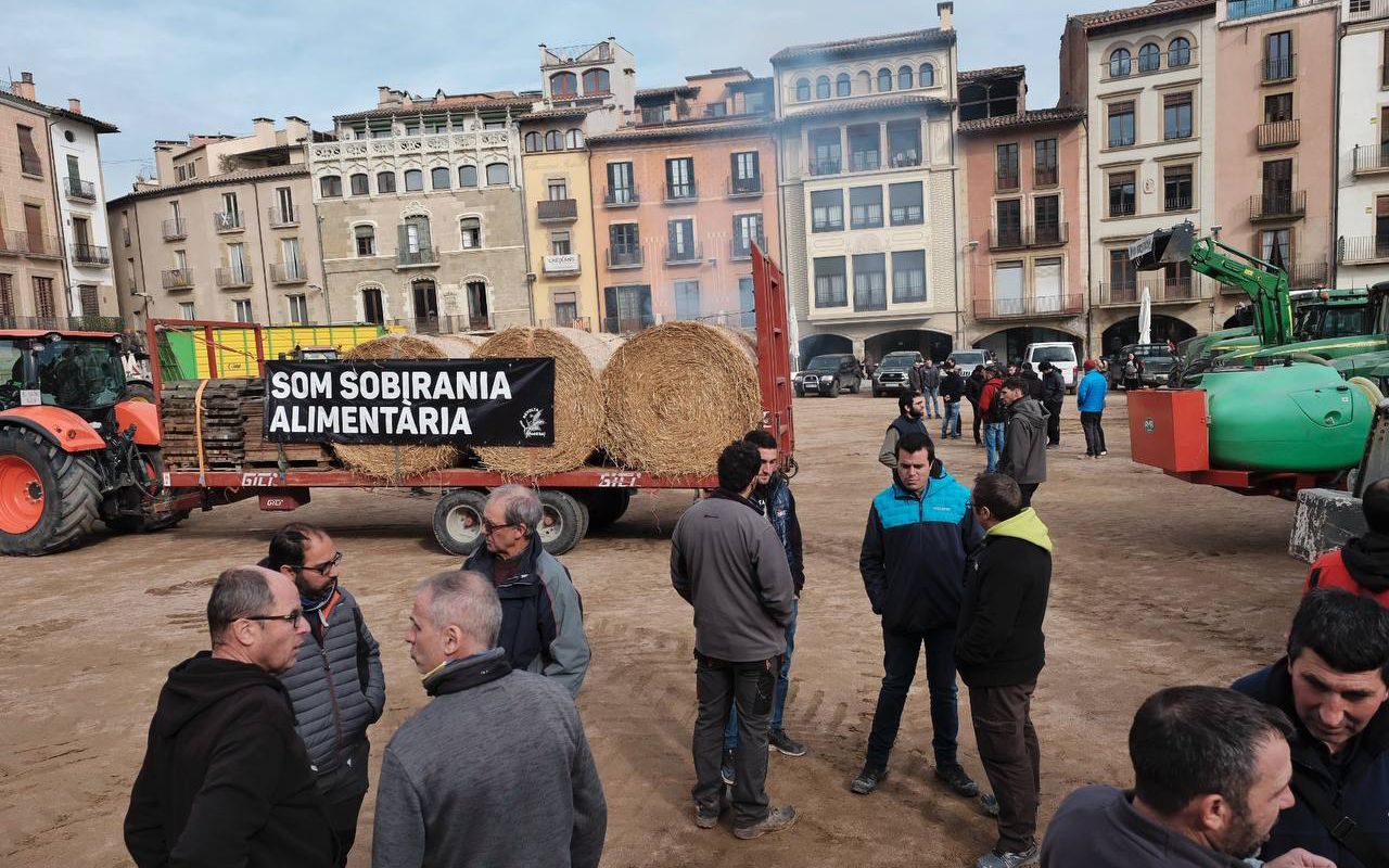 Marxa lenta i concentració a la plaça Major de Vic de la pagesia d'Osona, el Lluçanès i el Moianès.