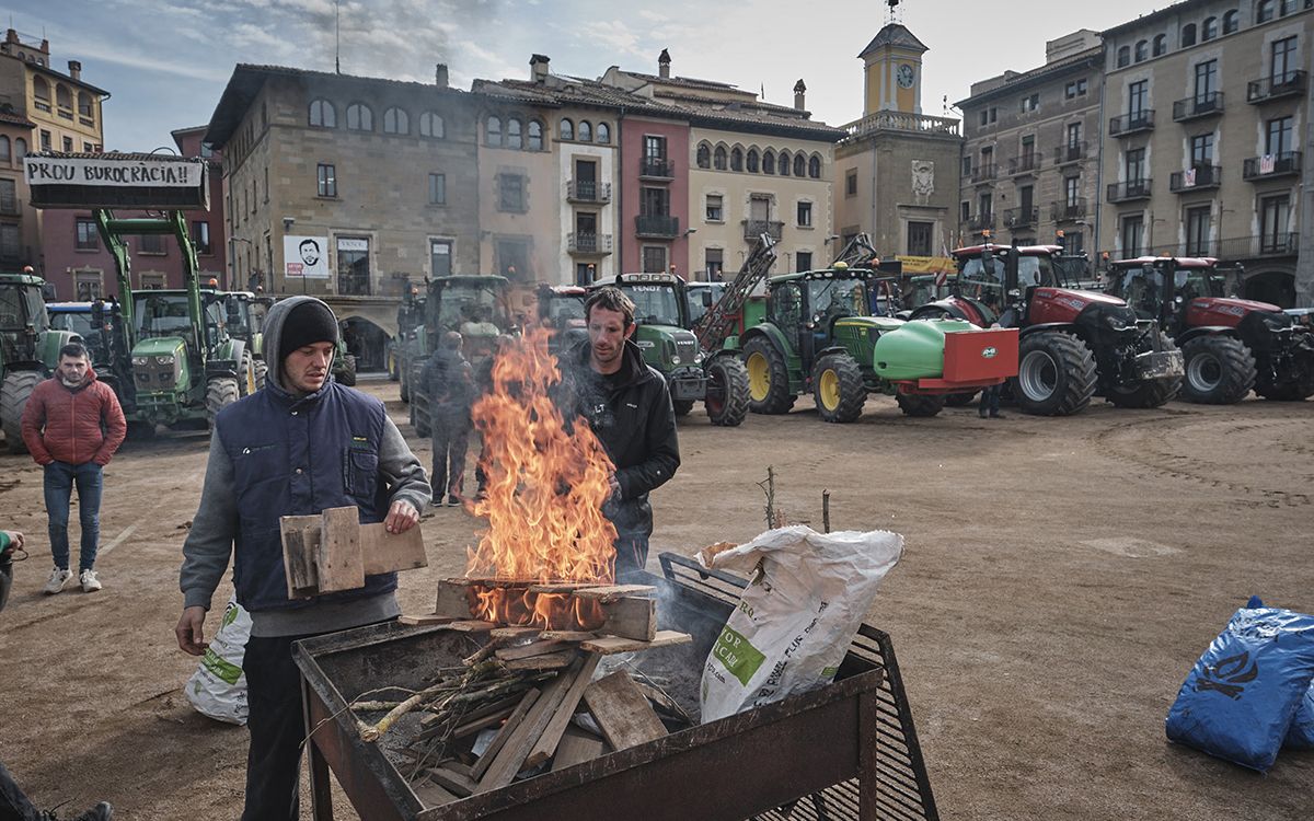 Marxa lenta i concentració a la plaça Major de Vic de la pagesia d'Osona, el Lluçanès i el Moianès.