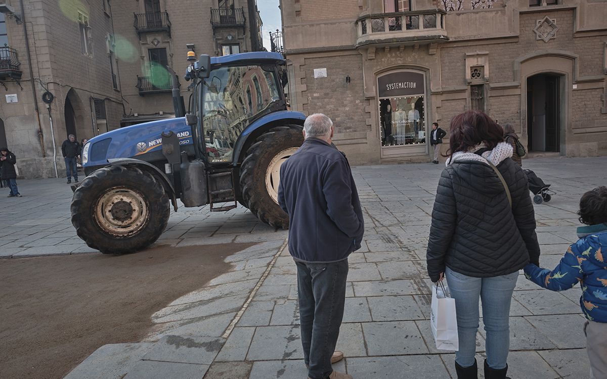 Marxa lenta i concentració a la plaça Major de Vic de la pagesia d'Osona, el Lluçanès i el Moianès.