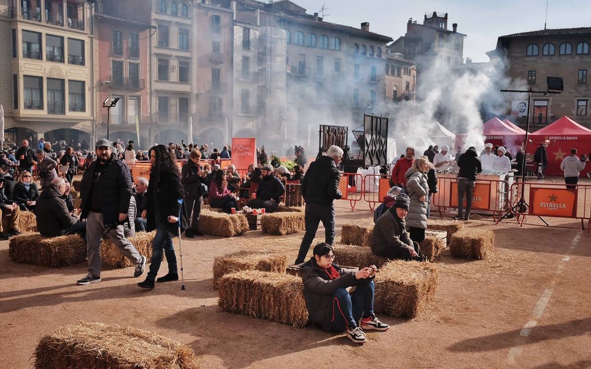 La plaça Major de Vic es converteix en epicentre i referent del Dijous Llarder